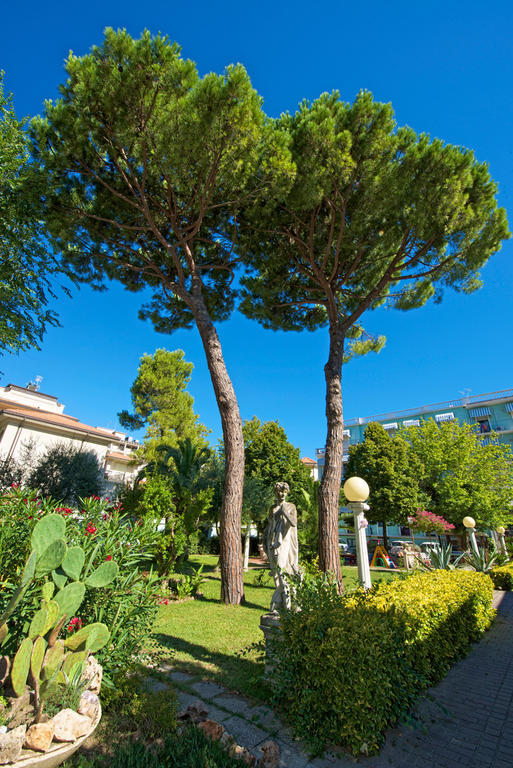 Hotel Garden Cattolica Extérieur photo