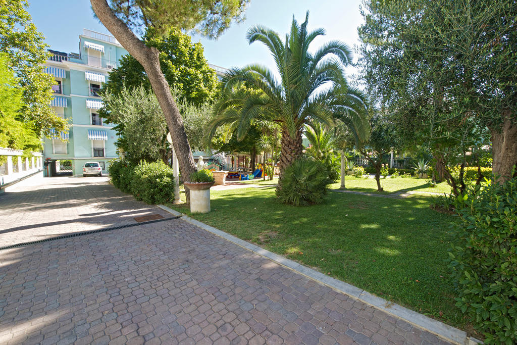 Hotel Garden Cattolica Extérieur photo