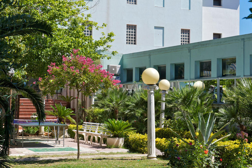 Hotel Garden Cattolica Extérieur photo