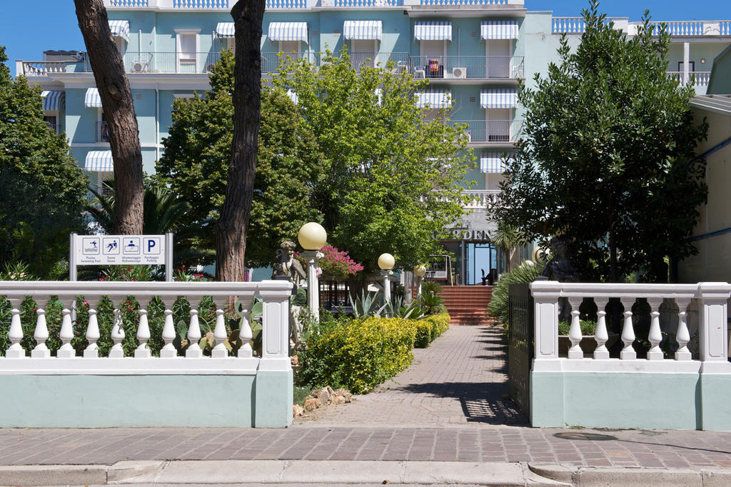 Hotel Garden Cattolica Extérieur photo