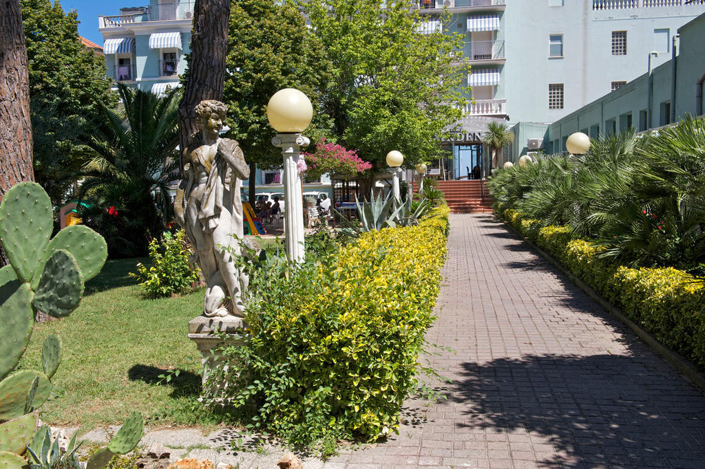 Hotel Garden Cattolica Extérieur photo