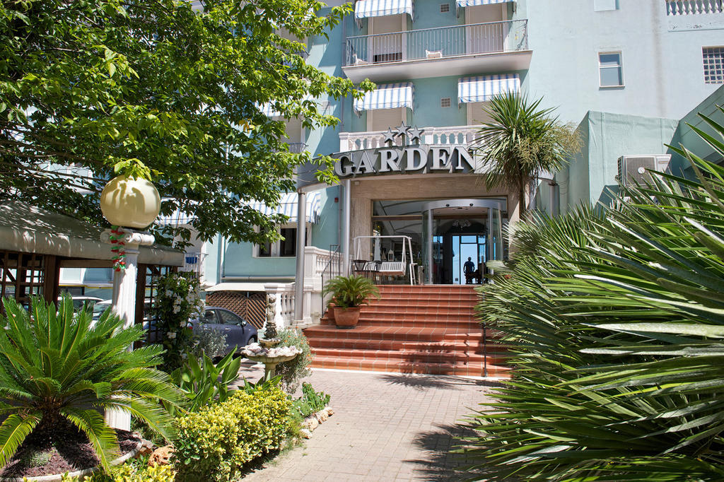 Hotel Garden Cattolica Extérieur photo